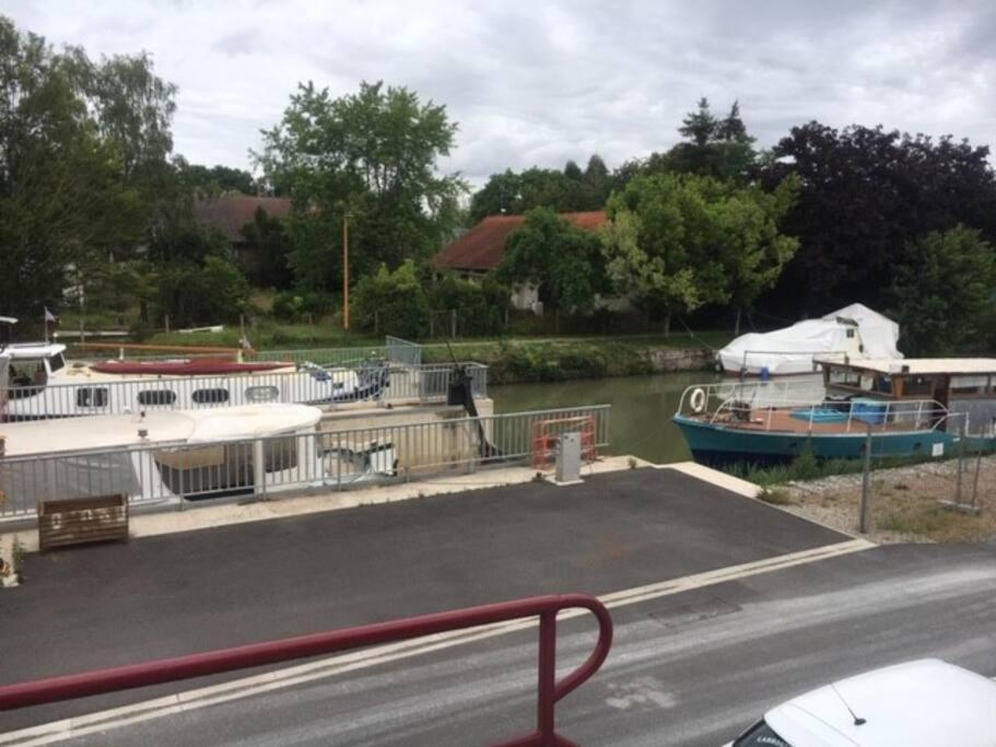 Le Depot Appartement Du Canal 80M2 A Champvert ภายนอก รูปภาพ
